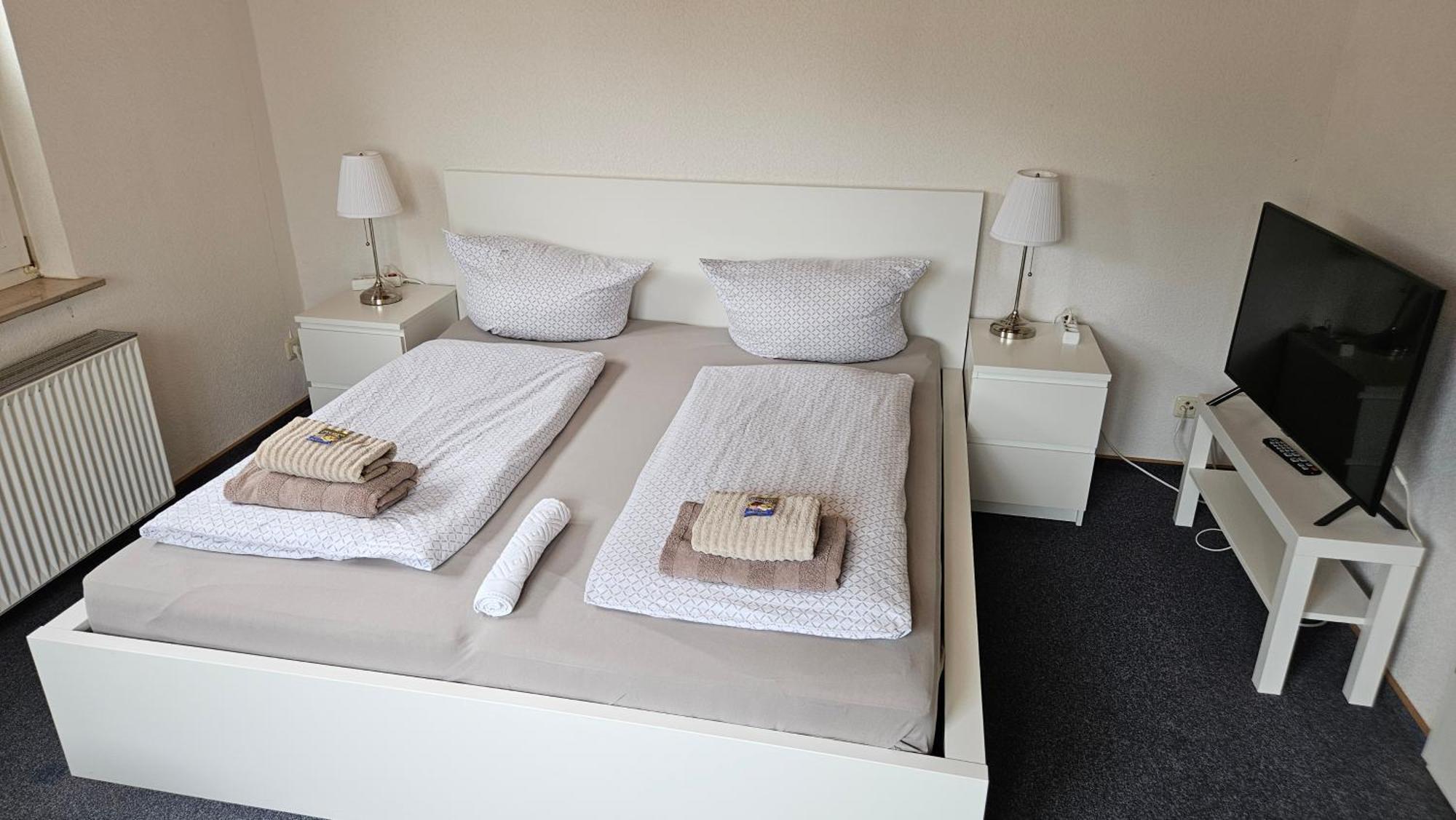 Hotel Dorfkrug Buesum - Guenstige Altbauzimmer Am Oland Bagian luar foto