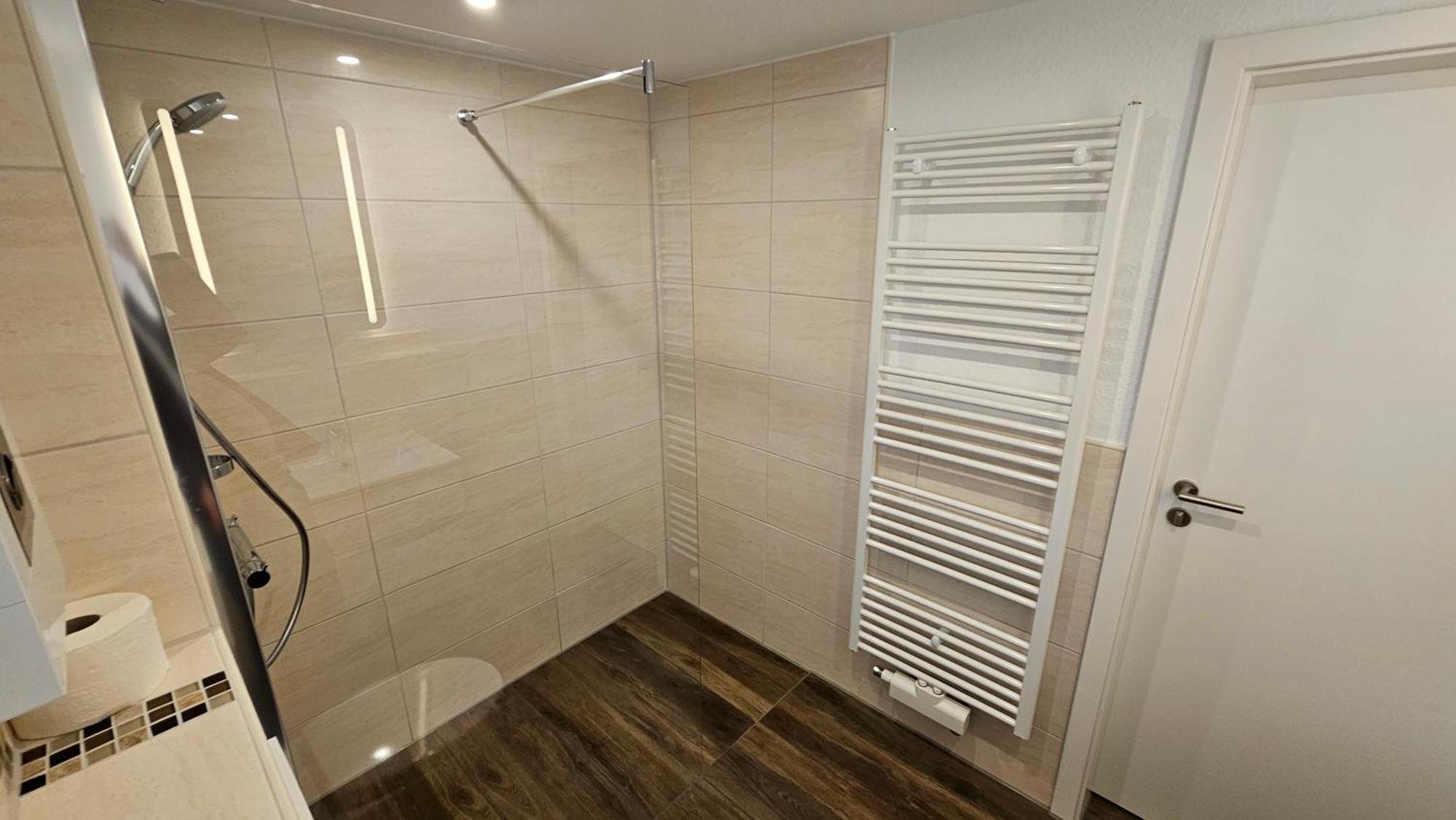 Hotel Dorfkrug Buesum - Guenstige Altbauzimmer Am Oland Bagian luar foto