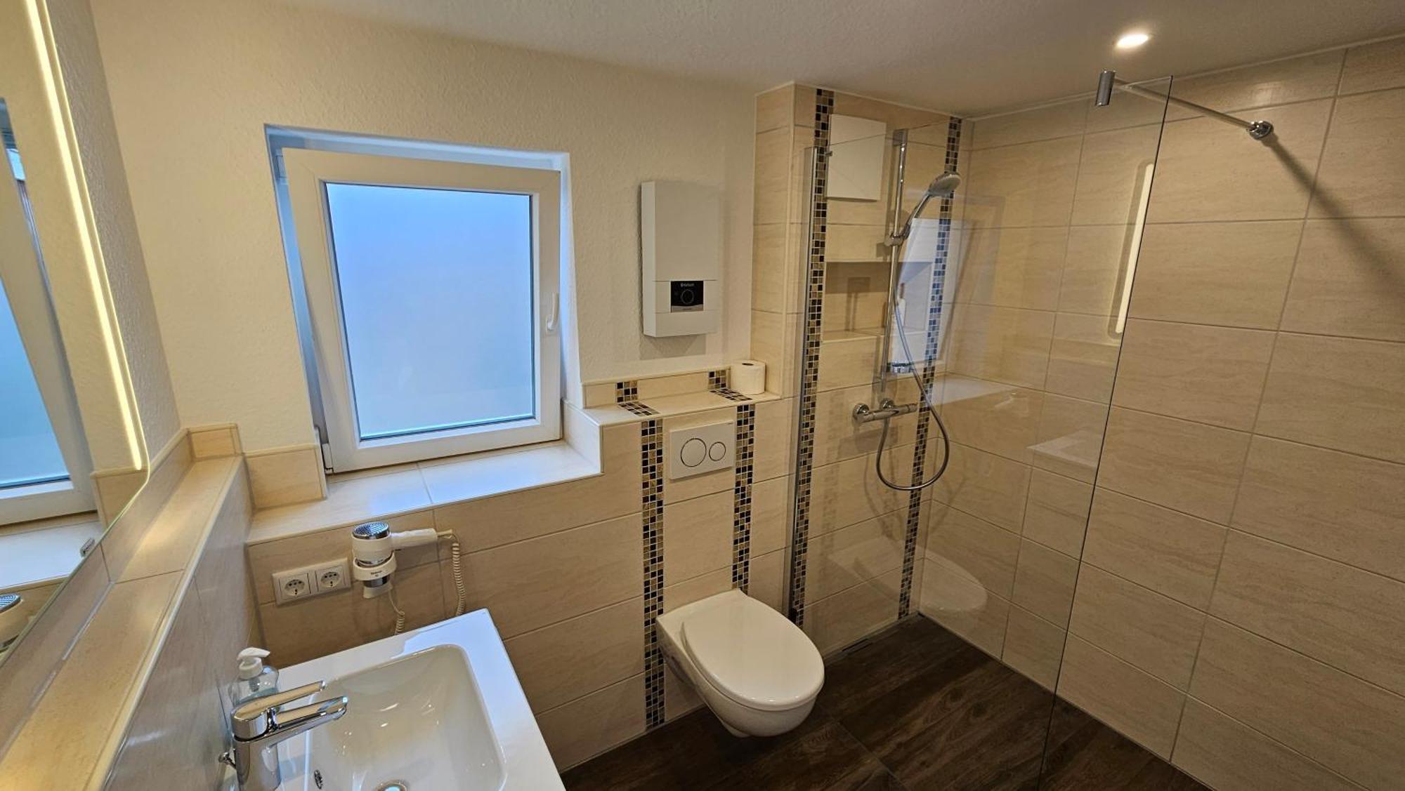 Hotel Dorfkrug Buesum - Guenstige Altbauzimmer Am Oland Bagian luar foto
