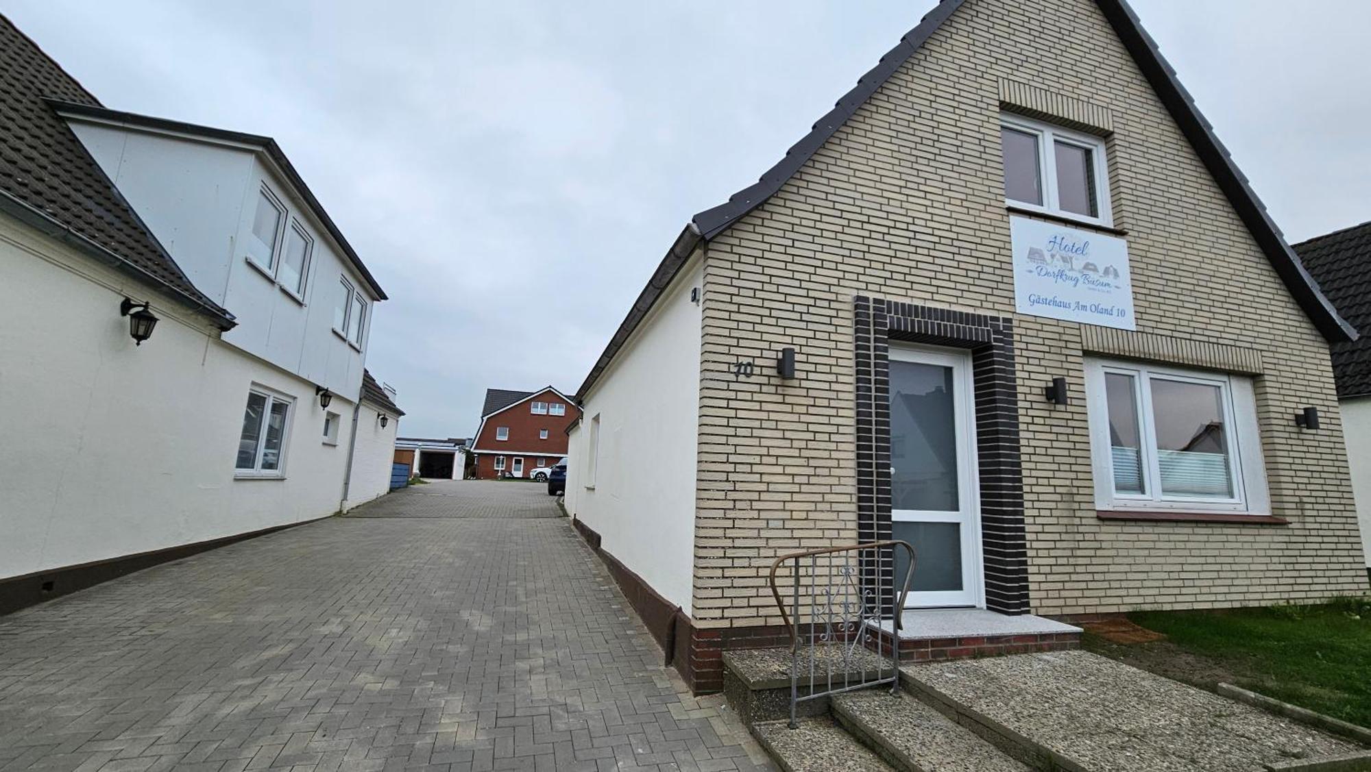 Hotel Dorfkrug Buesum - Guenstige Altbauzimmer Am Oland Bagian luar foto