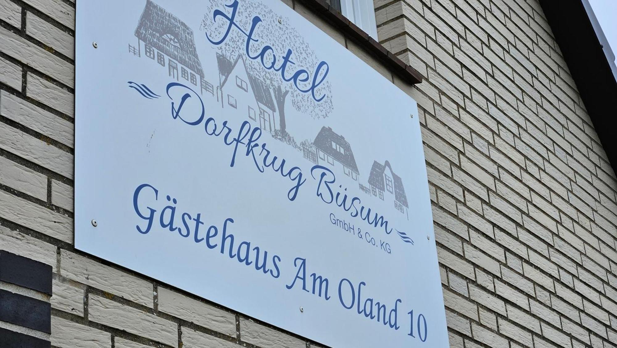 Hotel Dorfkrug Buesum - Guenstige Altbauzimmer Am Oland Bagian luar foto
